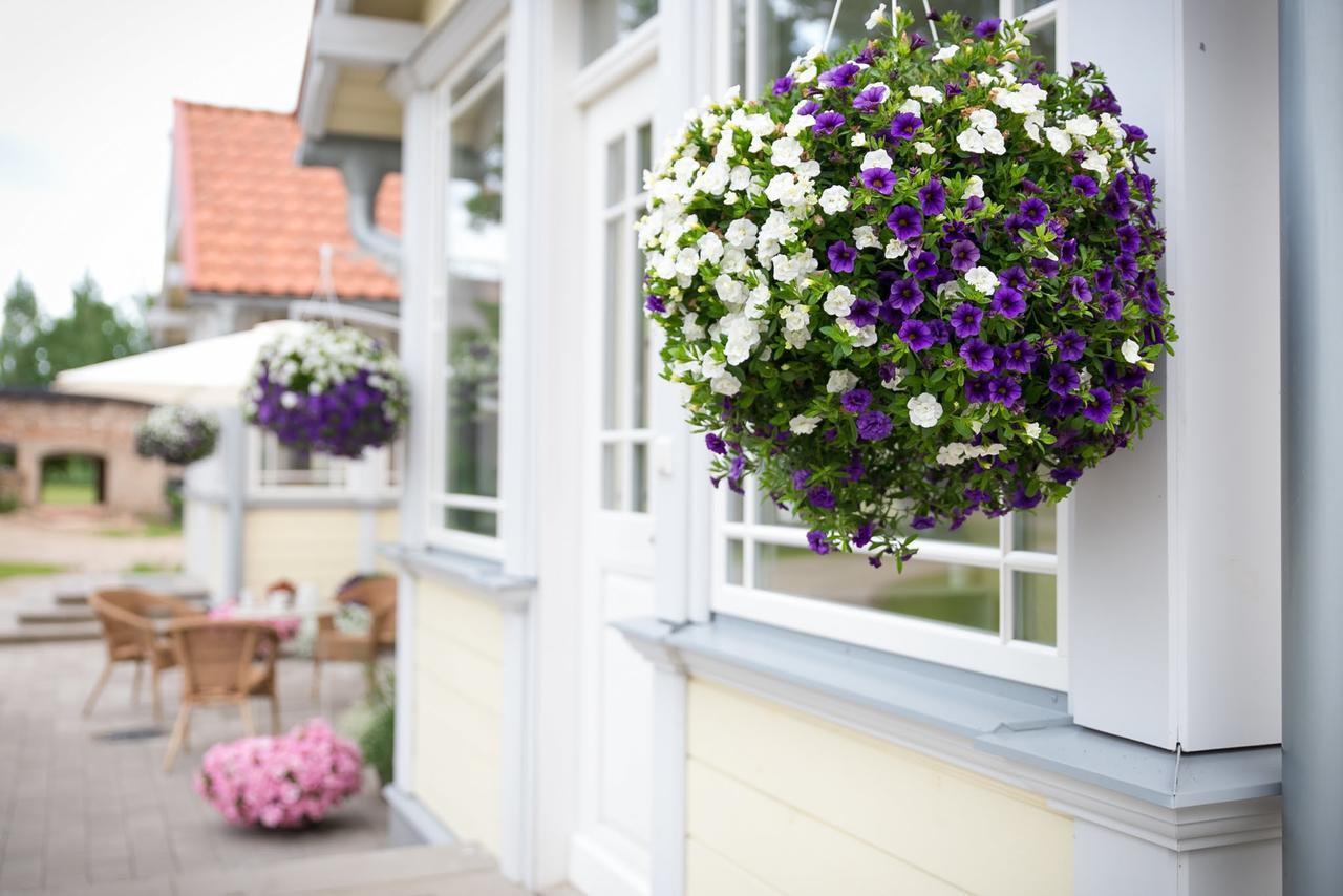 Botique & Spa Hotel Berkenes Manor Ziedkalne Bagian luar foto